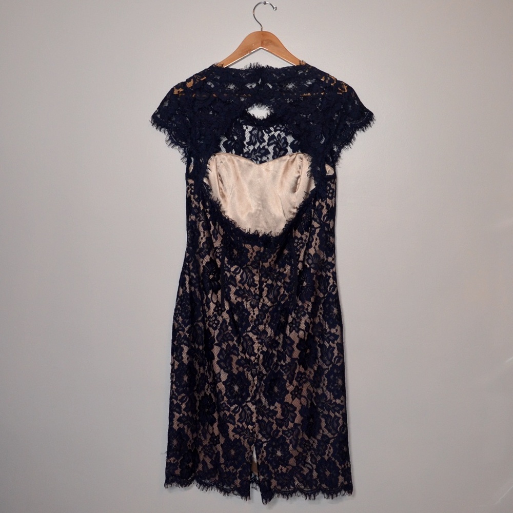 Monique Lhuillier NWT Navy Lace Sheath Dress 12 - Picture 4 of 11